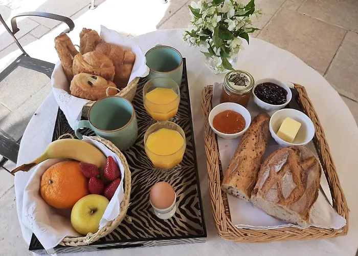 Au Clos Du Pressoir Sauna Et Piscine Au Coeur D'un Vignoble Bed & Breakfast 4*